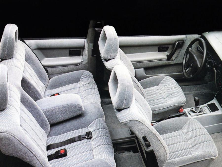  Volkswagen Santana 2-Door 1984 года  (BR) (фото 2 из 2)